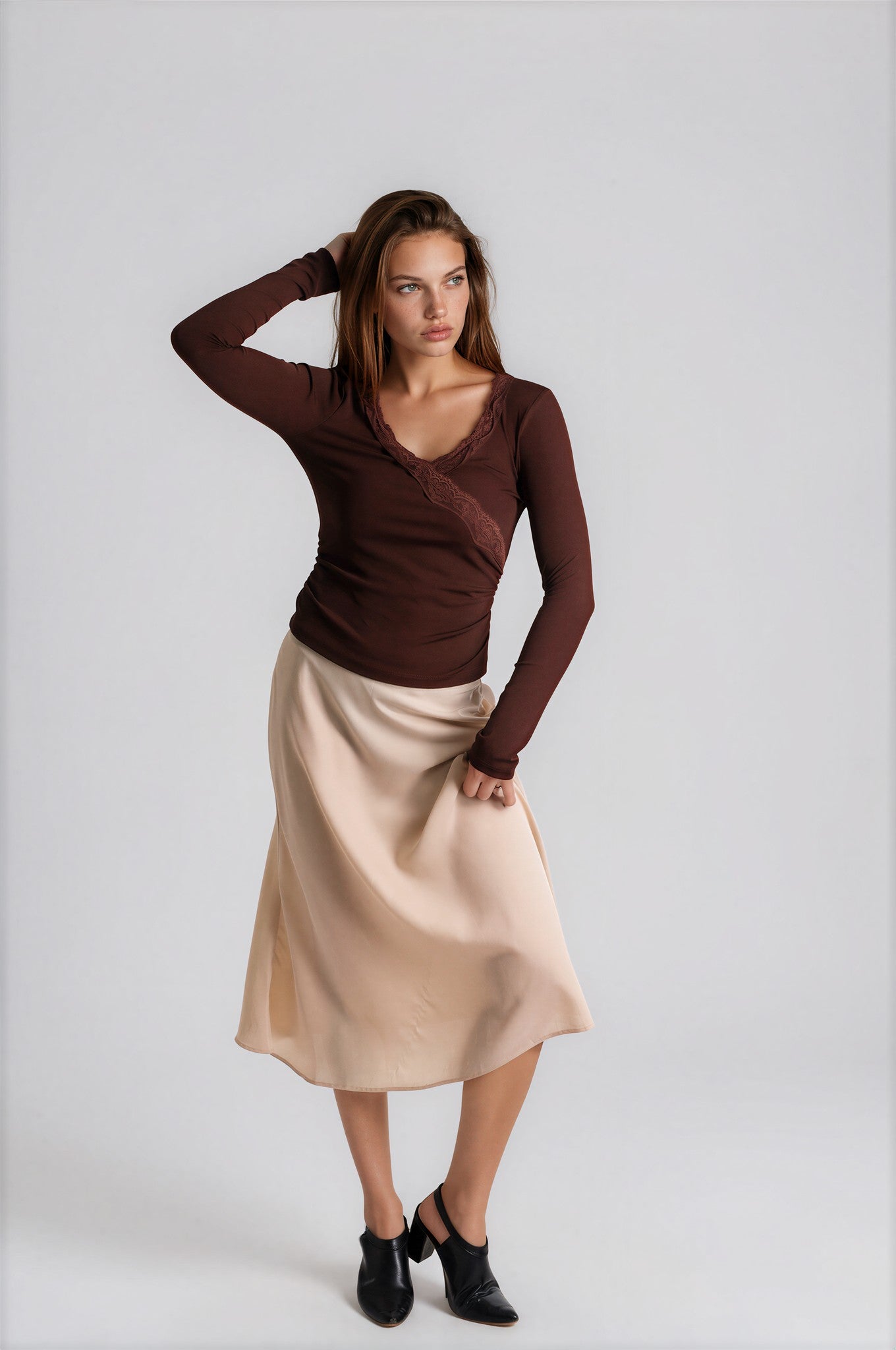 V-neck Solid Lace Trim Ruched Long Sleeve Top