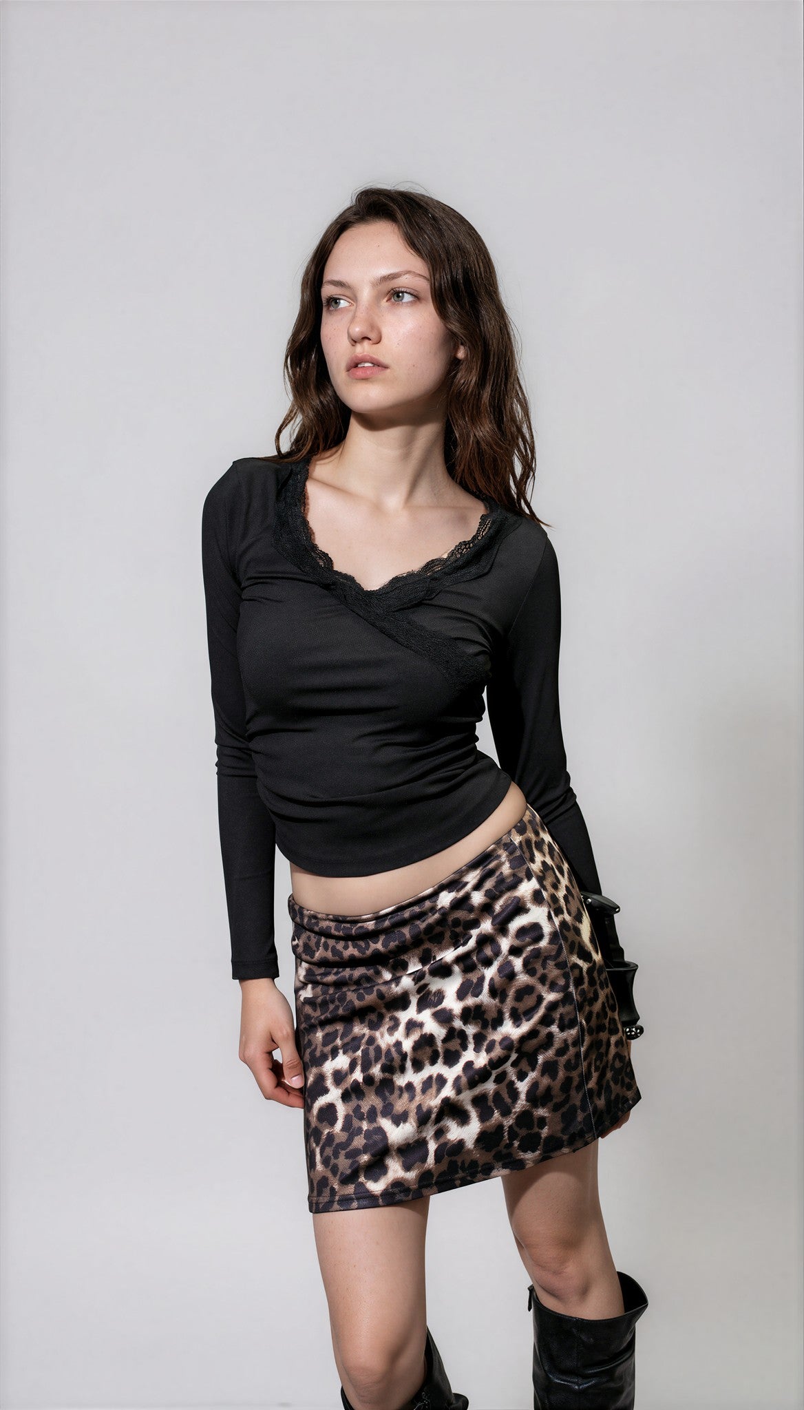 V-neck Solid Lace Trim Ruched Long Sleeve Top